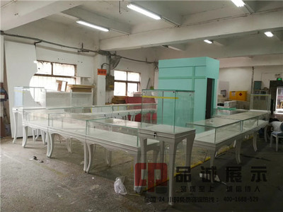 木制烤漆珠宝展柜保养指南 品诚展示为您提供专业咨询服务